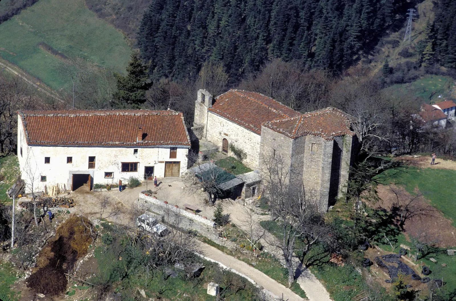 Haritzetako San Migel baseliza