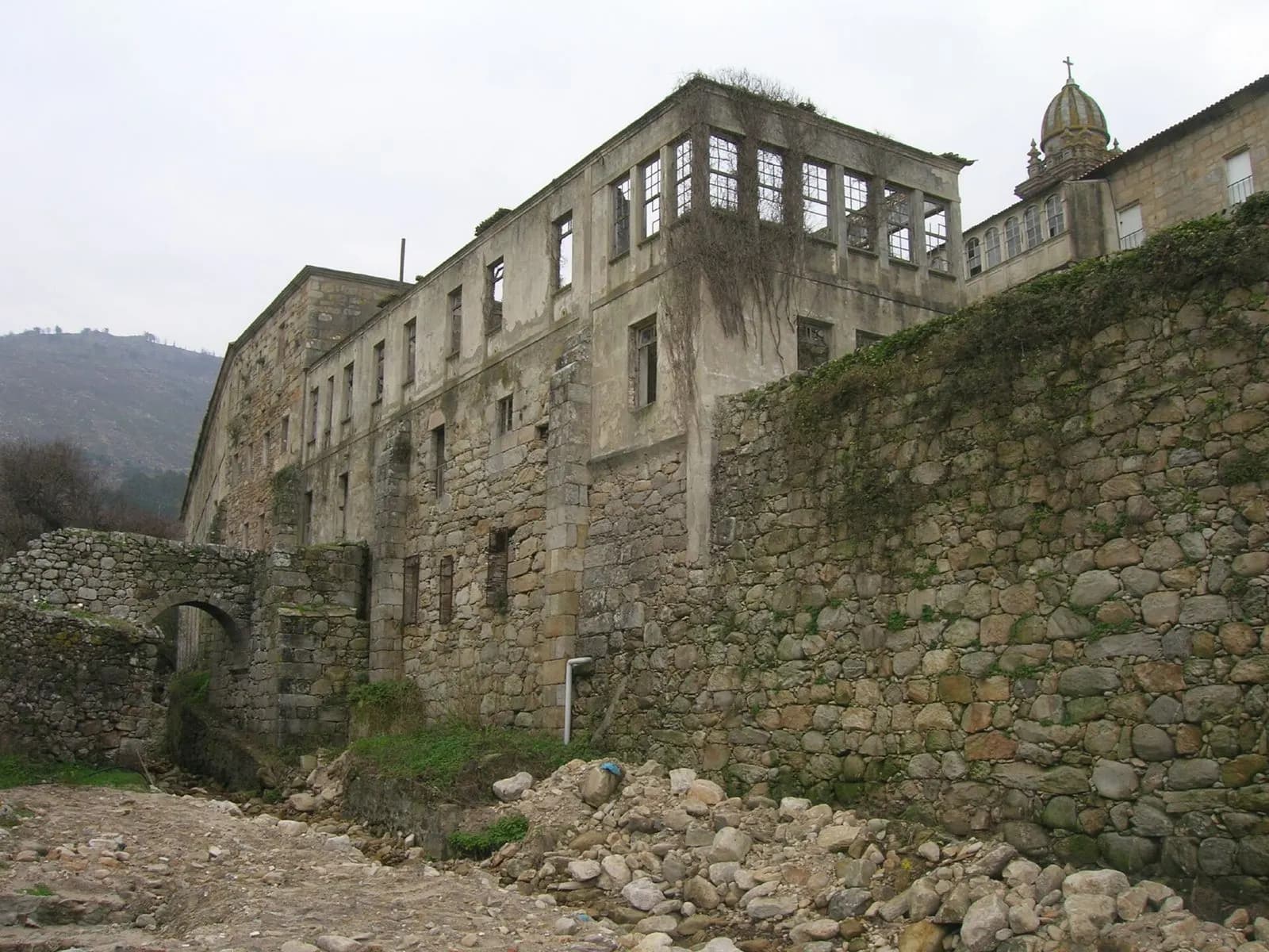 Mosteiro de Santa María de Oia