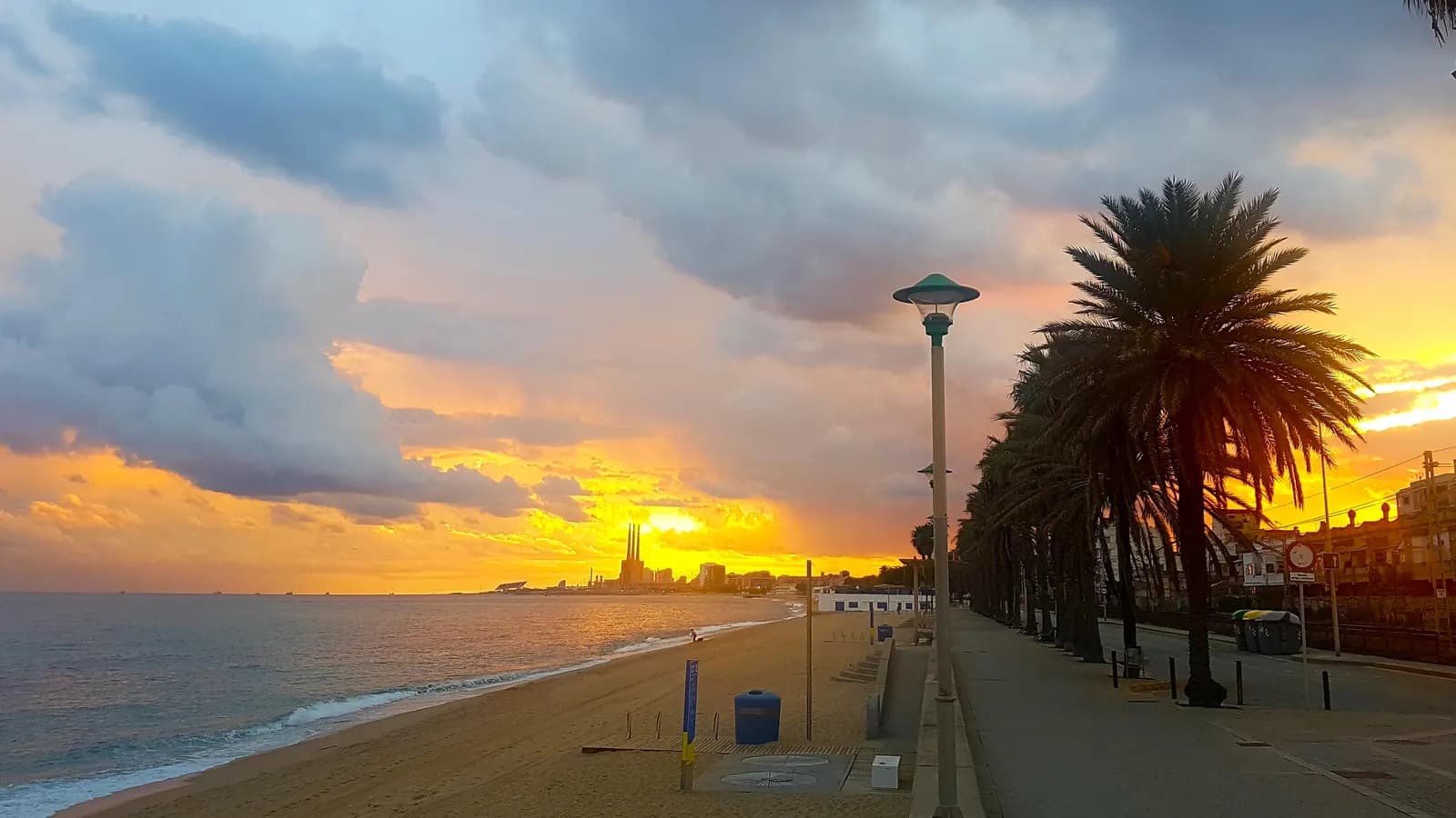 Platja del Cristall (Badalona)