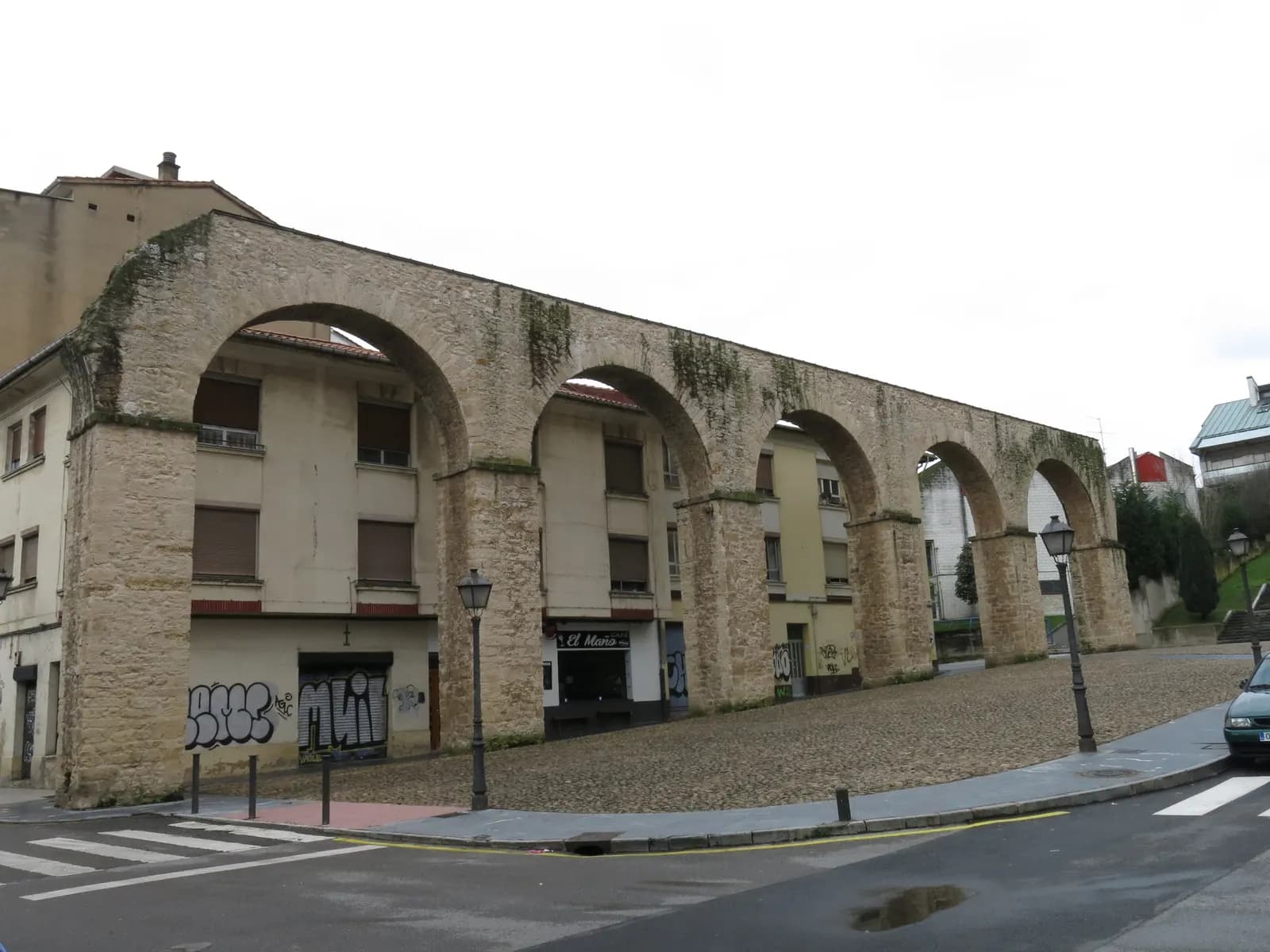Restos del Antiguo Acueducto de Los Pilares