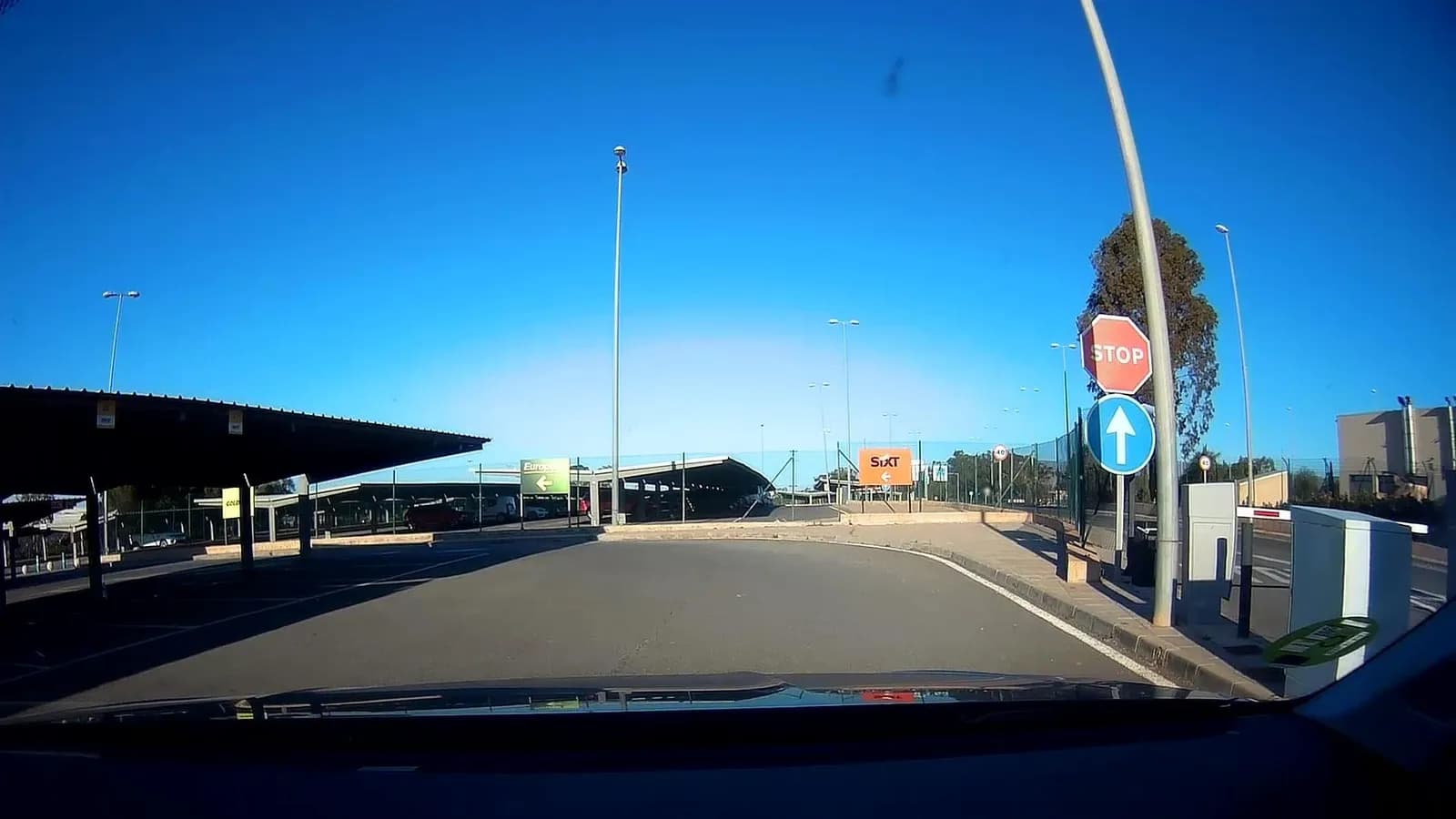 Parking cubierto del Aeropuerto de Almería (P1 de AENA, 24 h) en Aeropuerto de Almería (Almería)