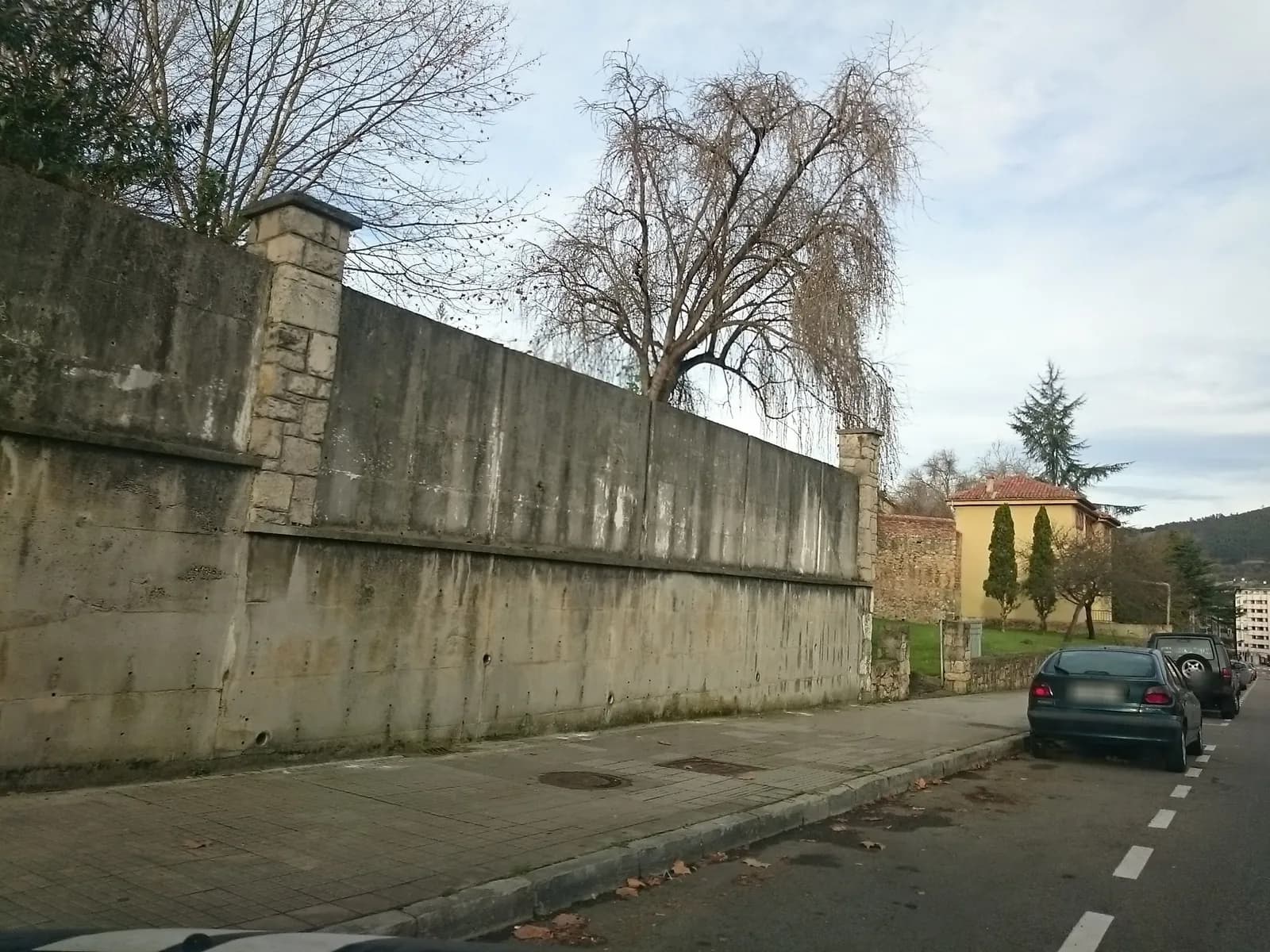 Aparcamiento Cuartel de Policía en Oviedo (Asturias)