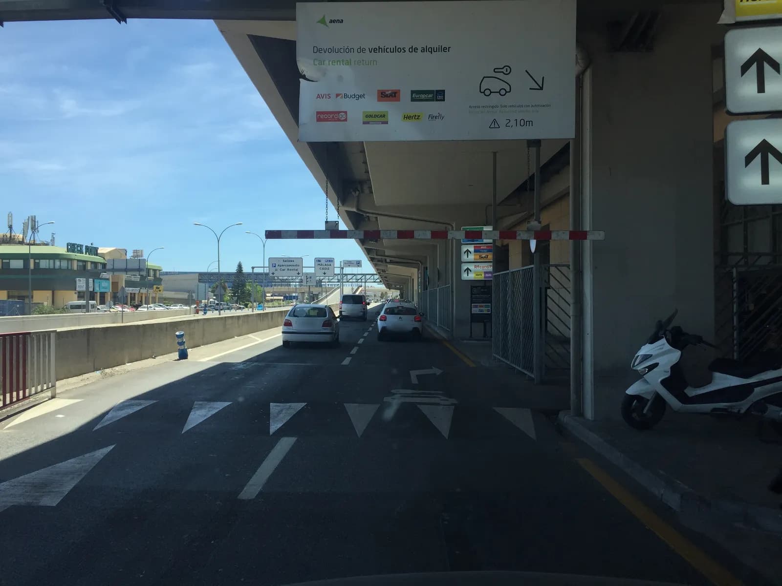 Parking APM Parking en el aeropuerto de Málaga (AGP), con traslado en Málaga