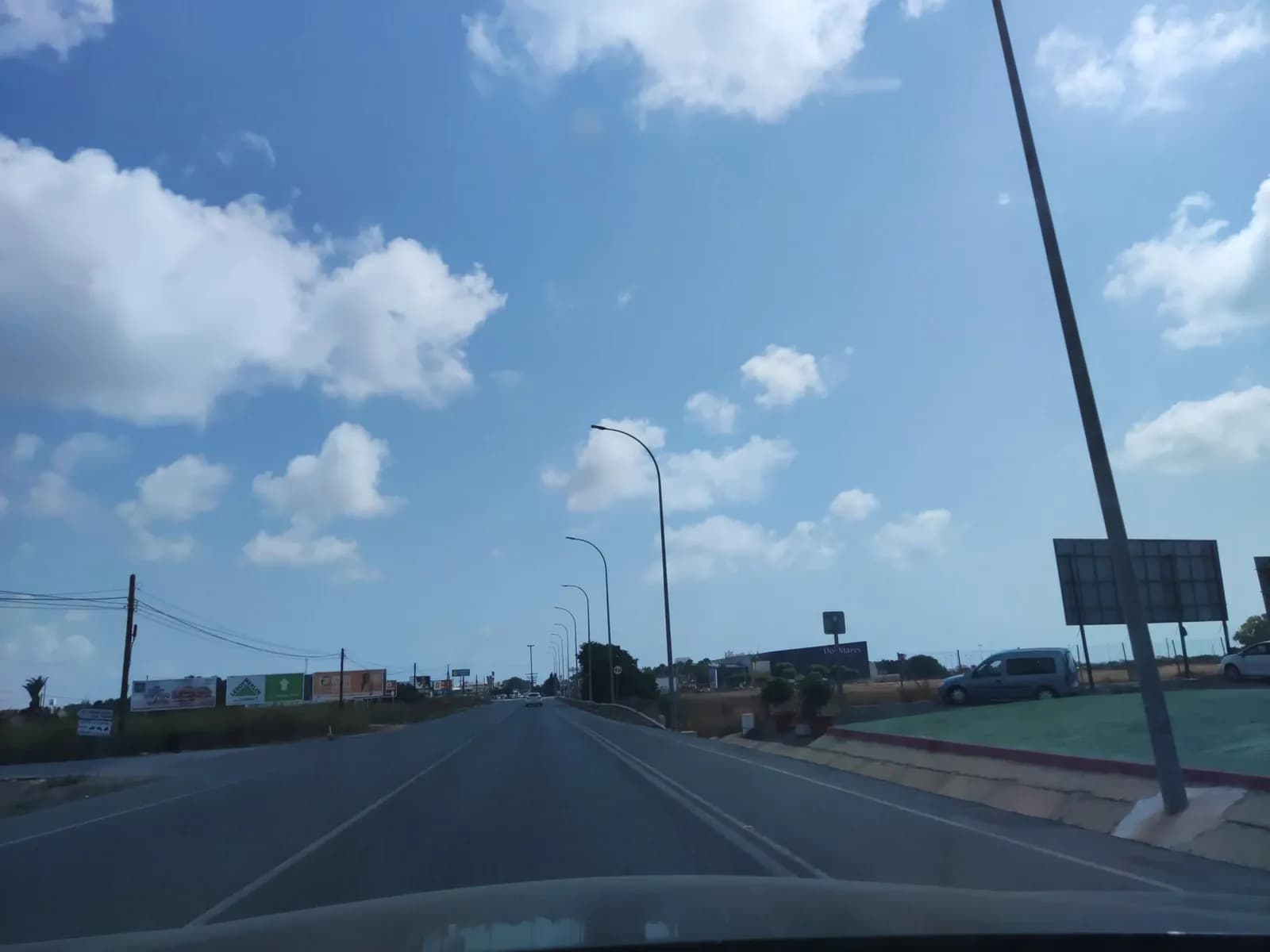 Parking — Hermanos Navarro, Neumáticos y Combustibles San Javier en San Javier (Murcia)