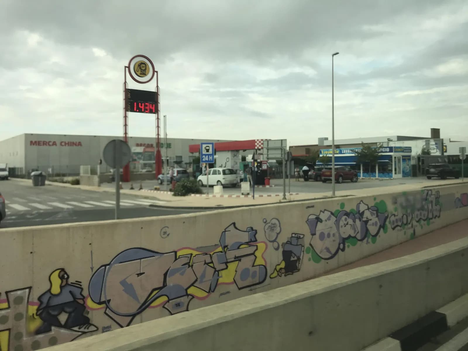Parking autocaravanas en gasolinera Ghol (San Fulgencio) en San Fulgencio (Alicante)