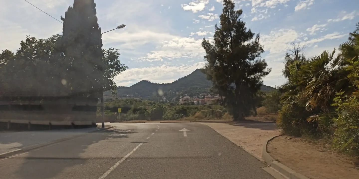 Parking — Colonia Güell en Santa Coloma de Cervelló (Barcelona)