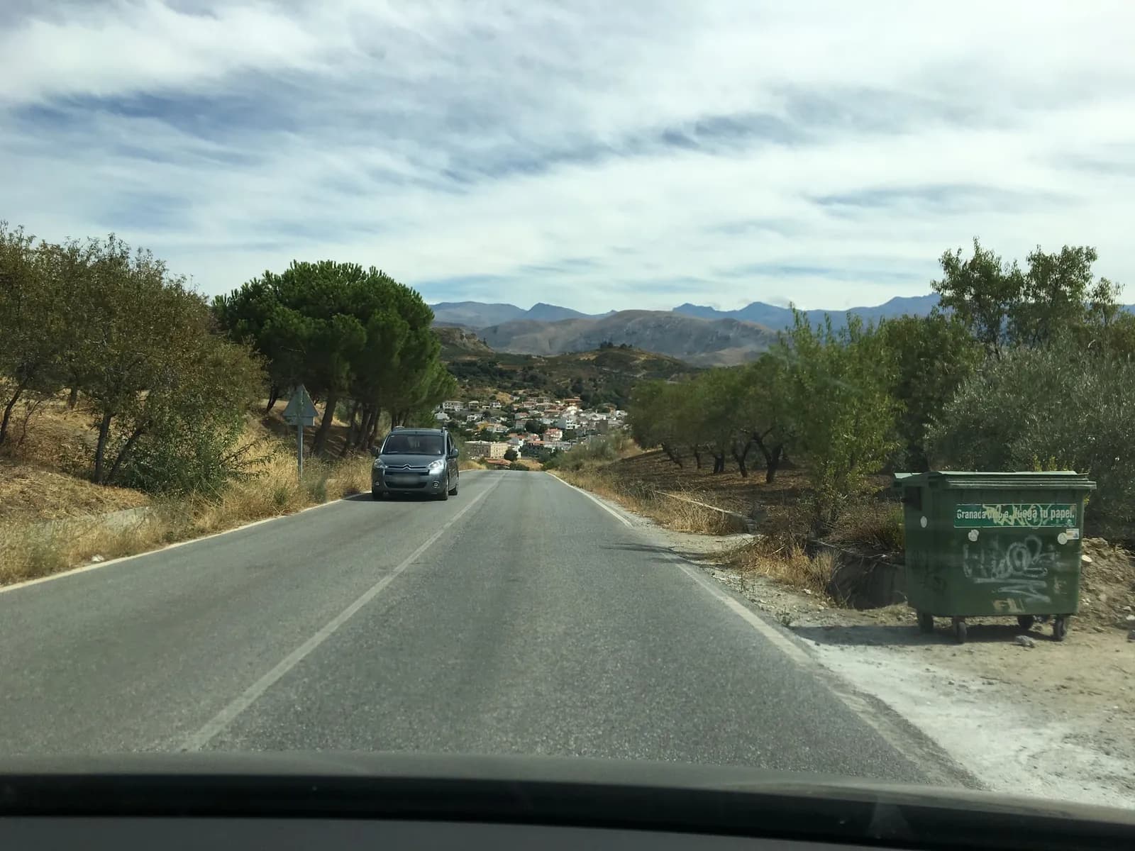 Parking Camping Alto de Viñuelas en Beas de Granada (Granada)