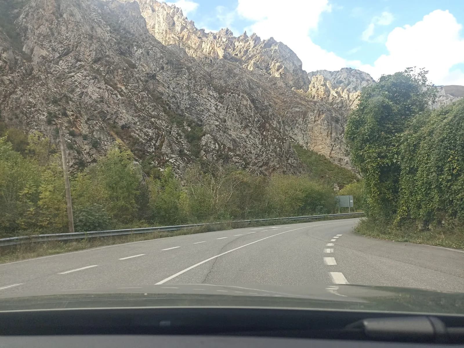 Aparcamiento gratuito de Poncebos (Bulnes), Cabrales en Cabrales (Asturias)