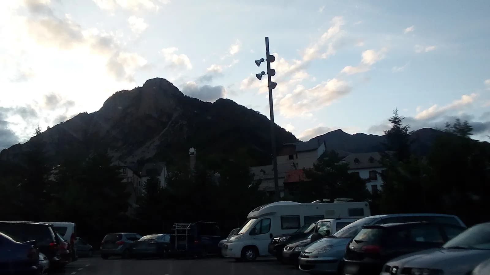 Parking gratuito 24 h en la entrada sur de Bielsa (Huesca) en Bielsa (Huesca)