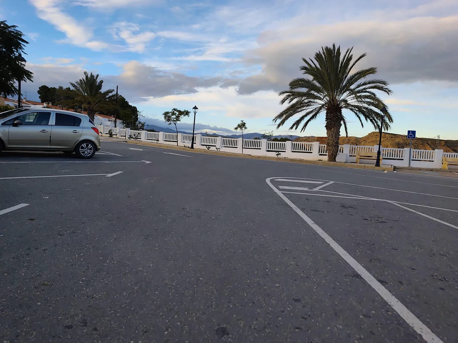 Aparcamiento del Centro de Visitantes en Sorbas (Almería)