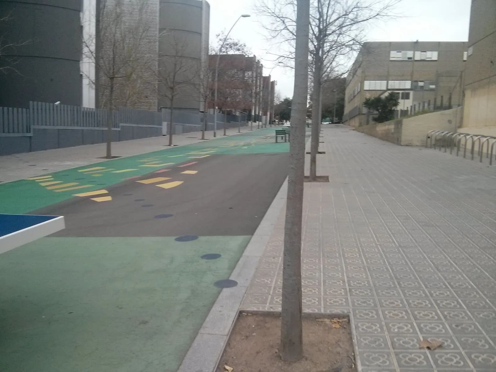 Aparcamiento disuasorio cerca de Palau Blaugrana (Barcelona) en Esplugues de Llobregat (Barcelona)
