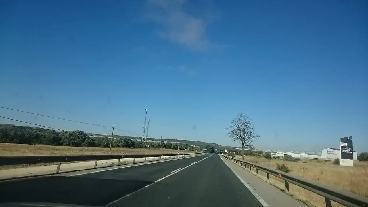 Aparcamiento disuasorio en el este de Ibeas de Juarros en Ibeas de Juarros (Burgos)