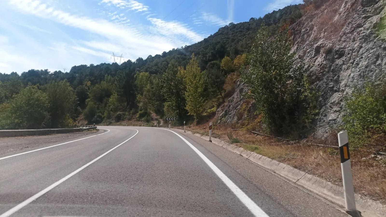 Aparcamiento disuasorio en el suroeste de Trespaderne en Trespaderne (Burgos)