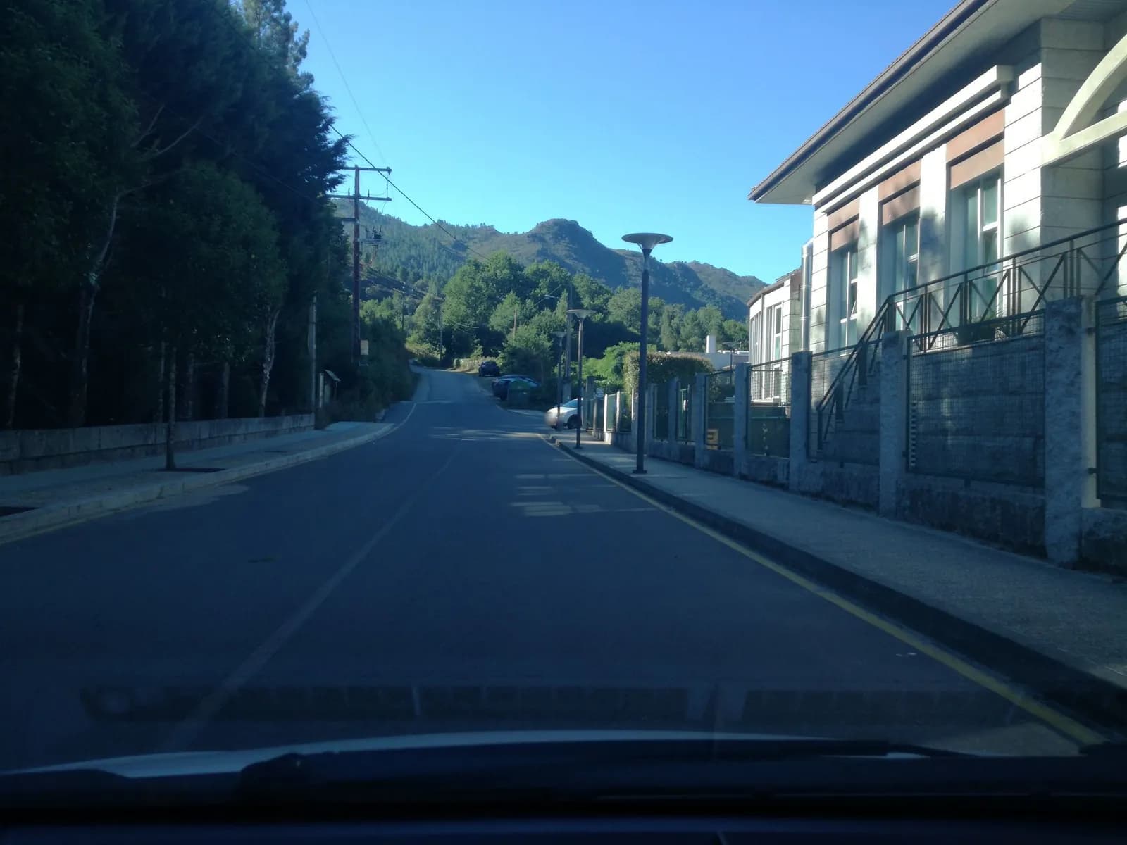 Aparcamiento gratuito en A Quella do Río en Lobios (Ourense)