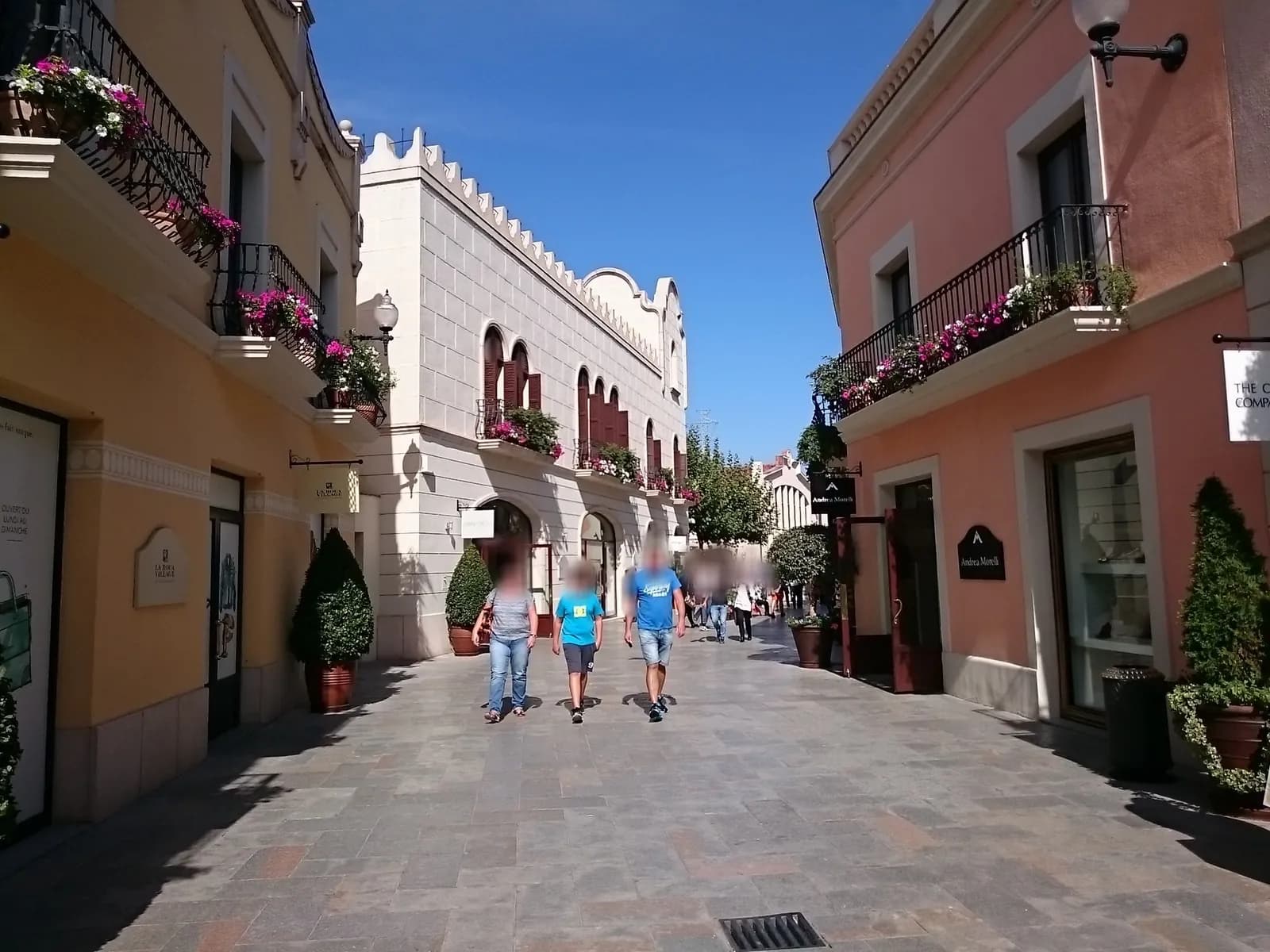 Aparcamiento gratuito en Accés a la Roca Village en La Roca del Vallès (Barcelona)