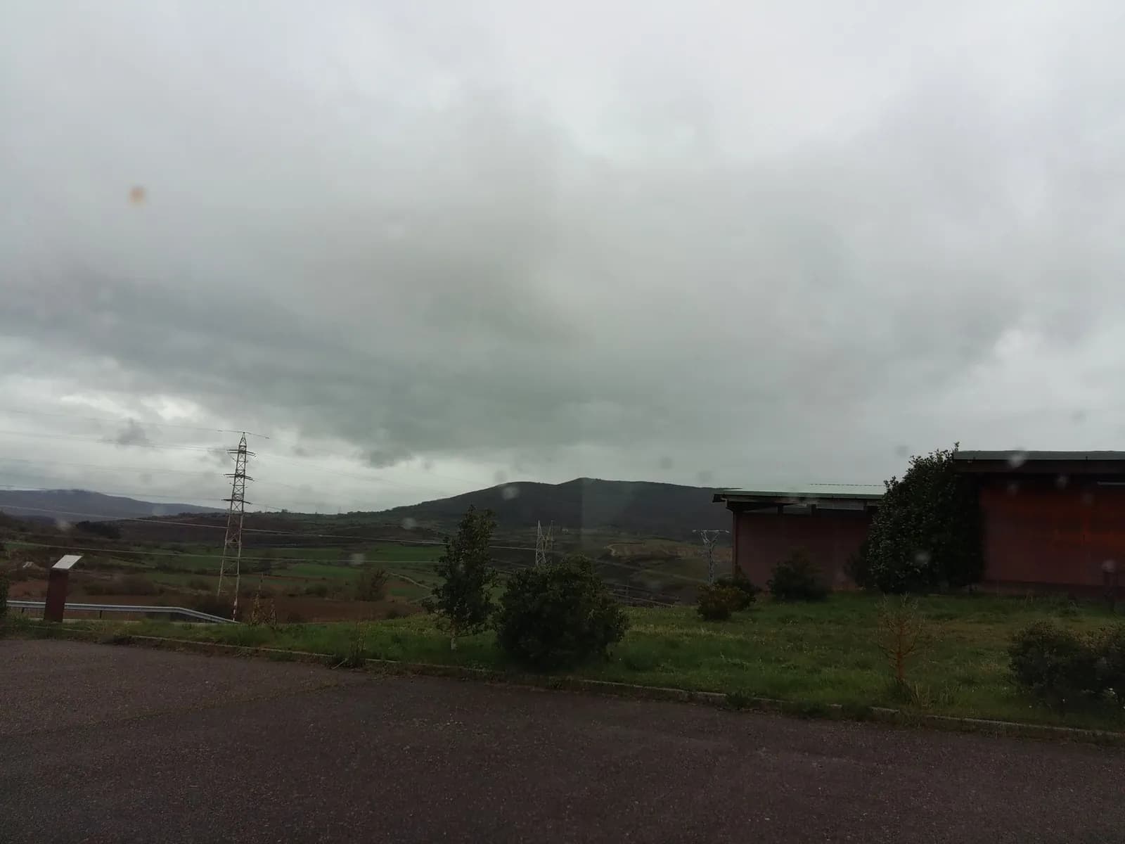 Aparcamiento gratuito en Acceso a Castrillo del Haya en Valdeolea (Cantabria)