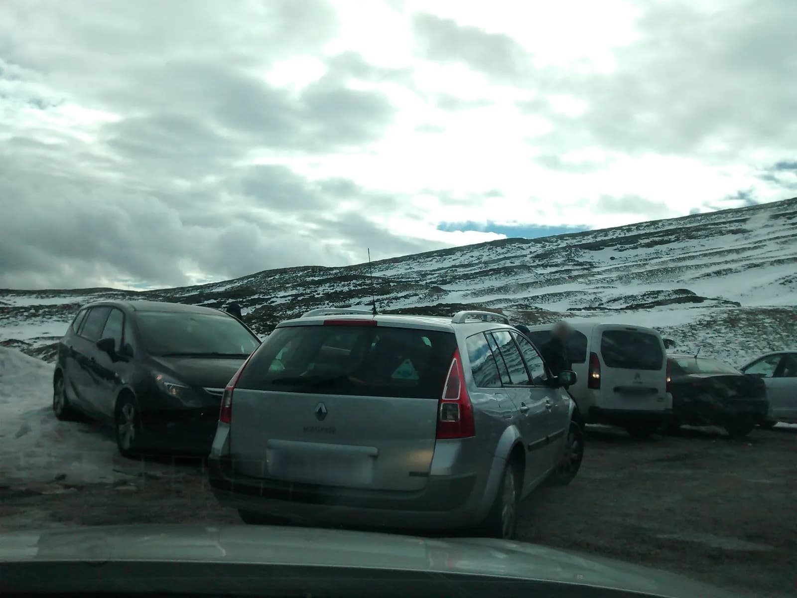 Aparcamiento gratuito en Acceso a la estación de esquí de Lunada en San Roque de Riomiera (Cantabria)