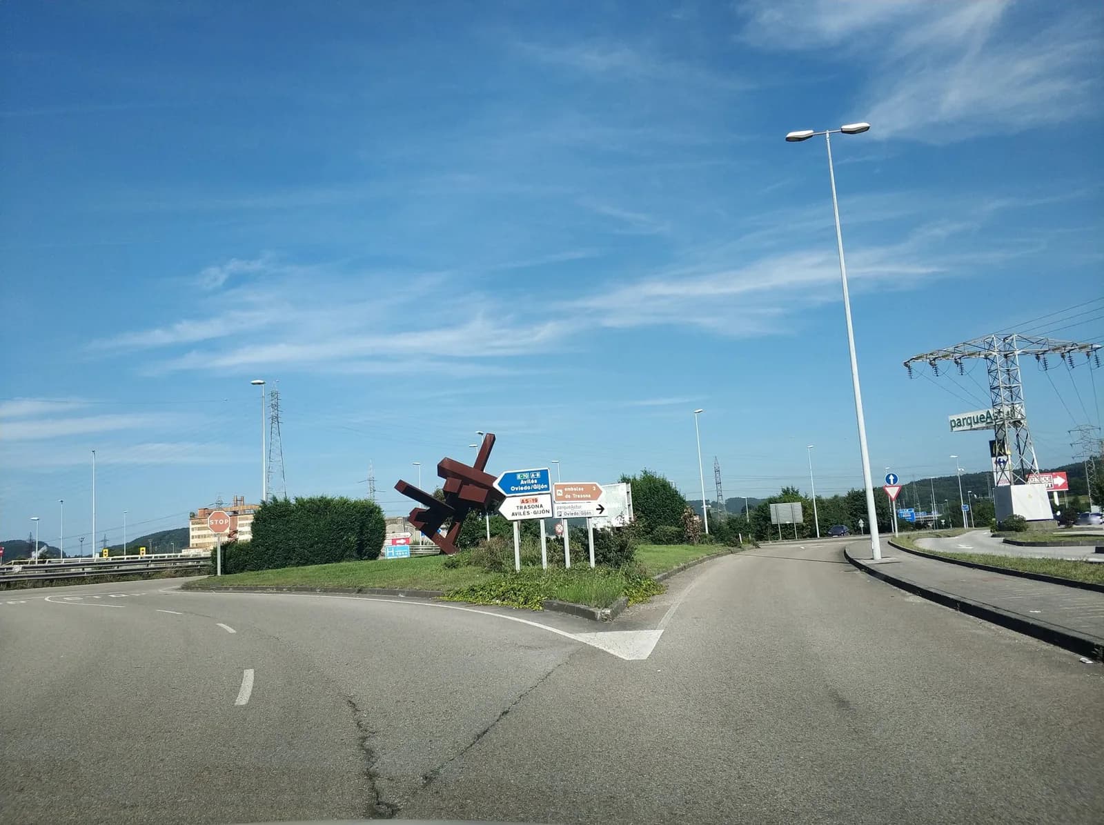 Aparcamiento gratuito en Acceso al centro de Avilés en Corvera de Asturias (Asturias)