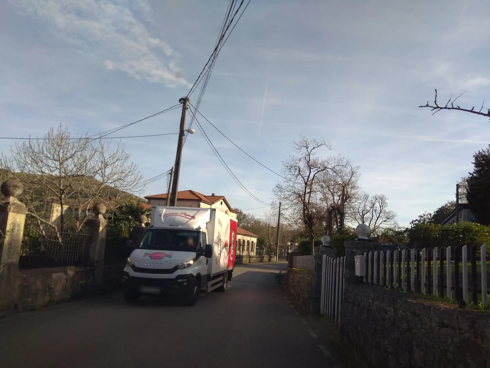 Aparcamiento gratuito en Acceso al Polideportivo en Riotuerto (Cantabria)