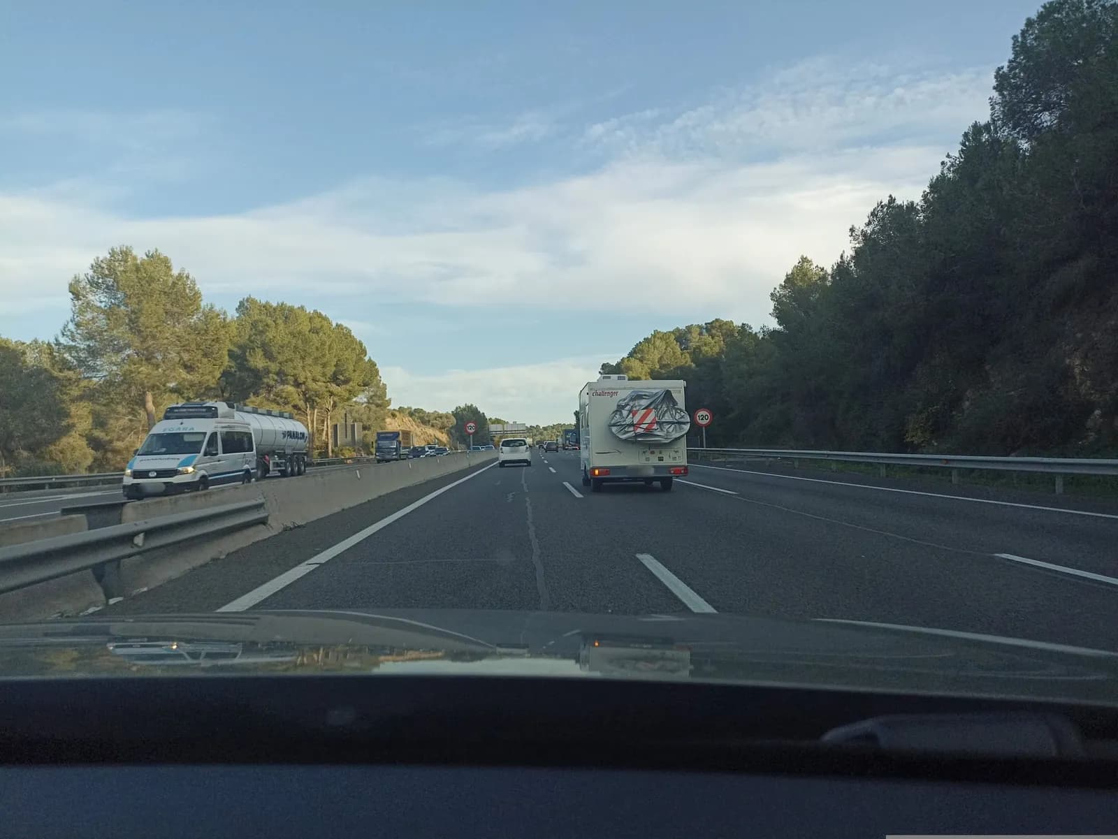 Aparcamiento gratuito en Autopista del Mediterráneo en Constantí (Tarragona)
