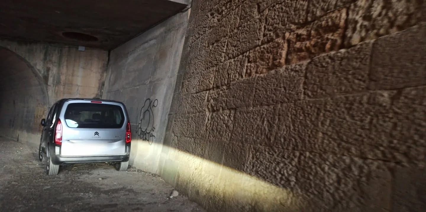 Aparcamiento gratuito en Autopista del Mediterráneo en El Perelló (Tarragona)