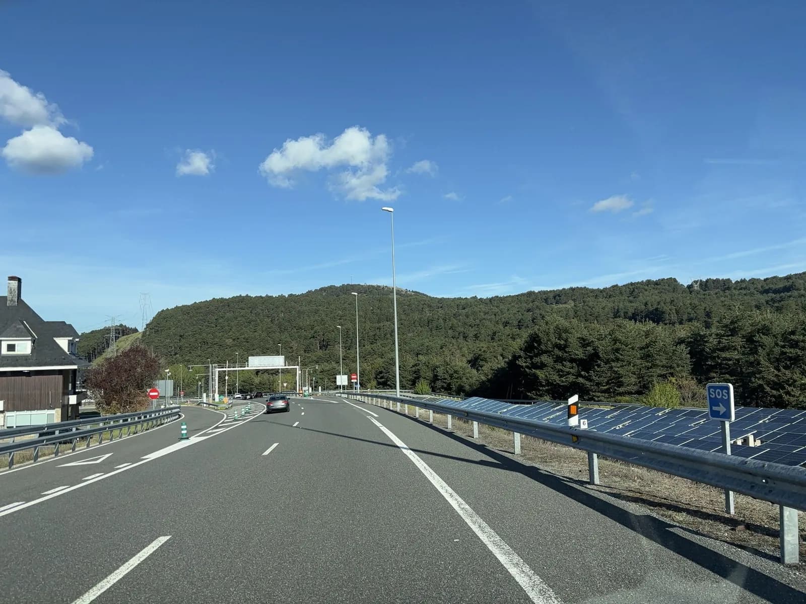 Aparcamiento gratuito en Autopista del Noroeste en Espinar (El) (Segovia)