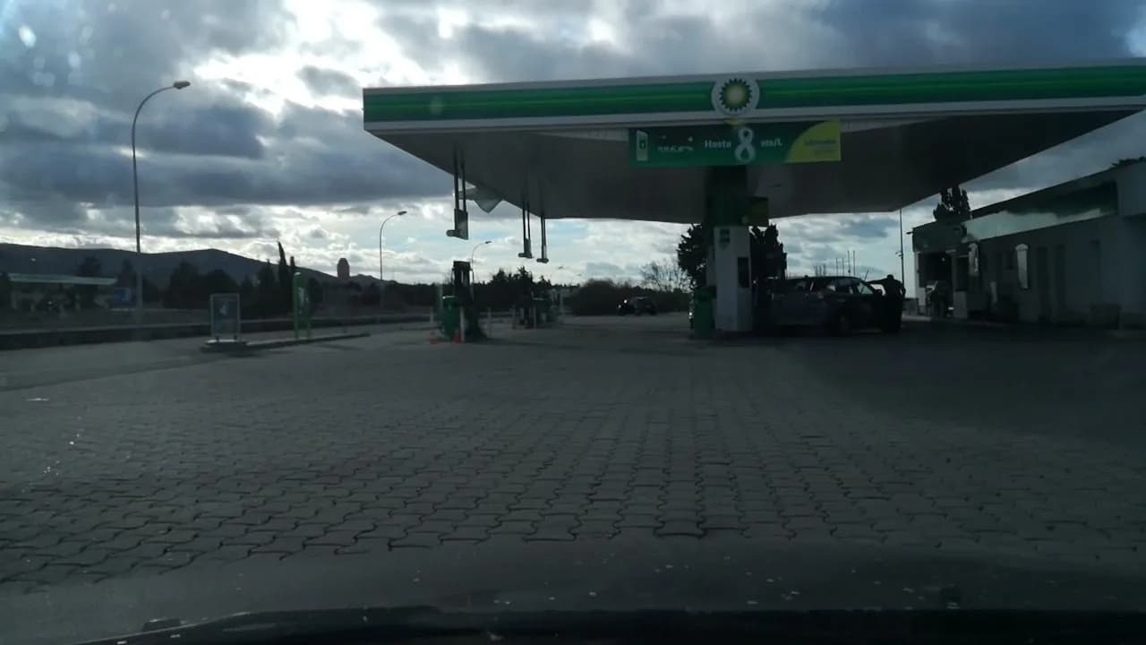 Aparcamiento gratuito en Autopista del Noroeste en Villacastín (Segovia)