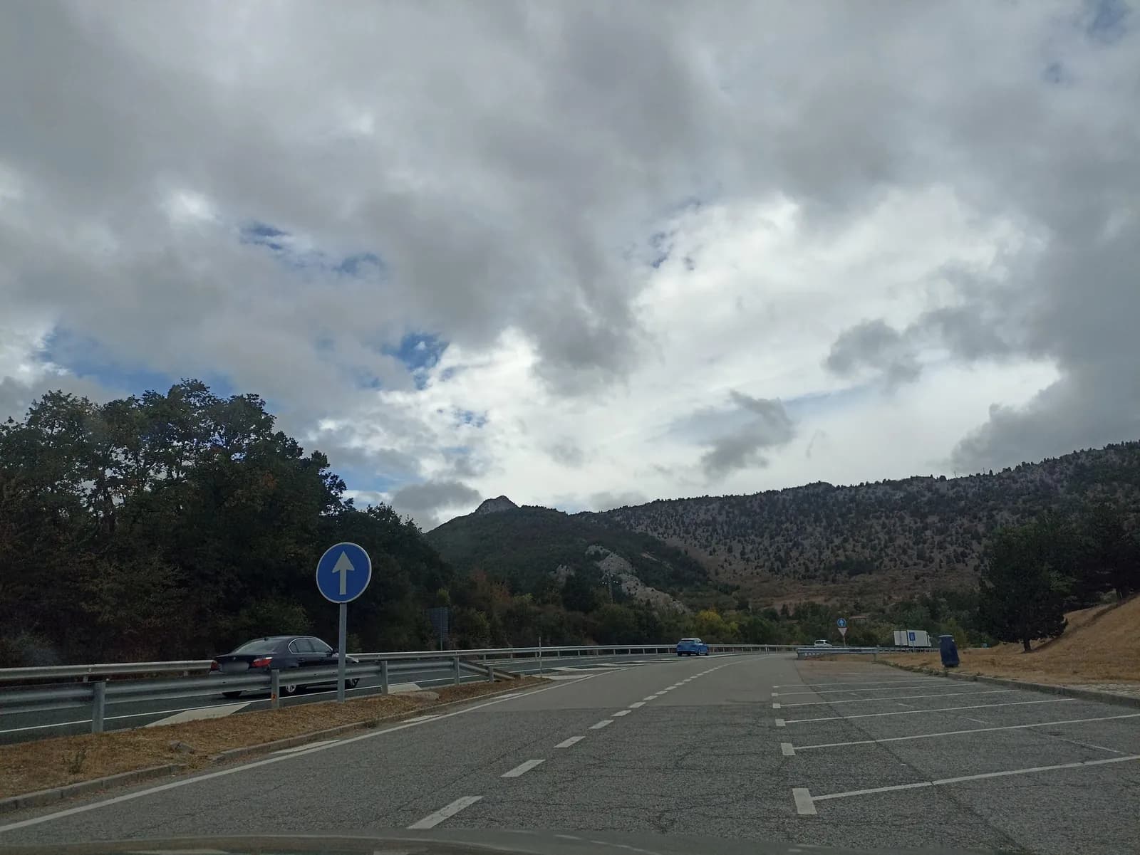 Aparcamiento gratuito en Autopista Ruta de la Plata en Barrios de Luna (Los) (León)