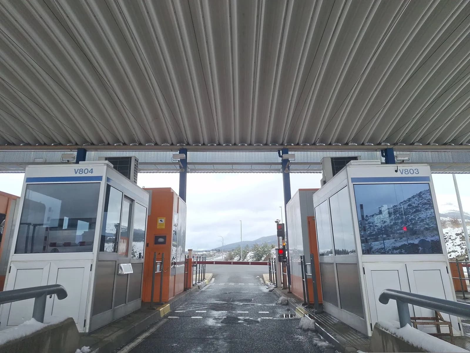 Aparcamiento gratuito en Autopista Segovia-San Rafael en Ortigosa del Monte (Segovia)