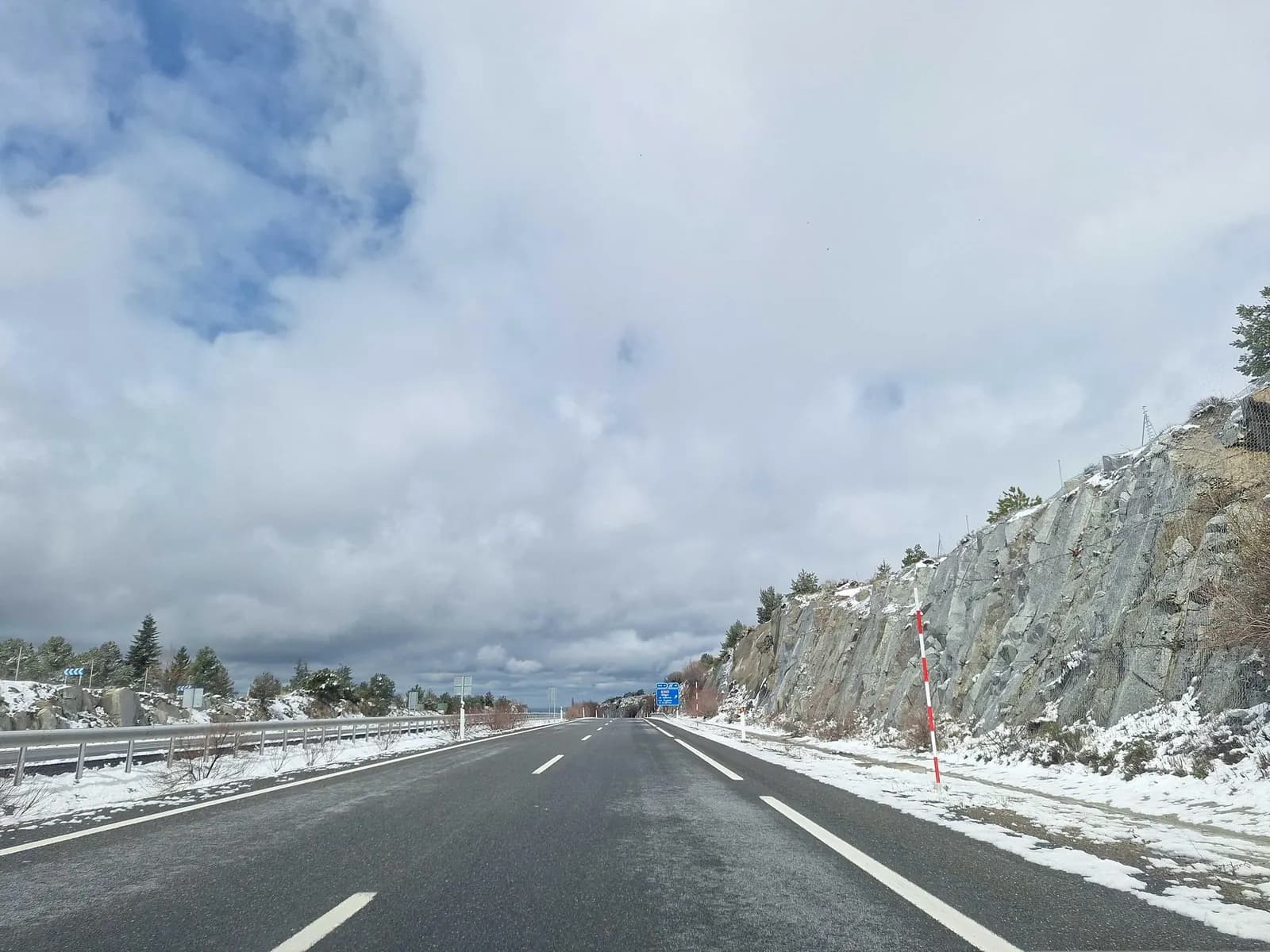 Aparcamiento gratuito en Autopista Segovia-San Rafael en Otero de Herreros (Segovia)