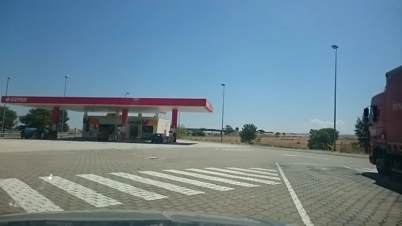 Aparcamiento gratuito en Autopista Zaragoza-Mediterrània en Alfés (Lleida)