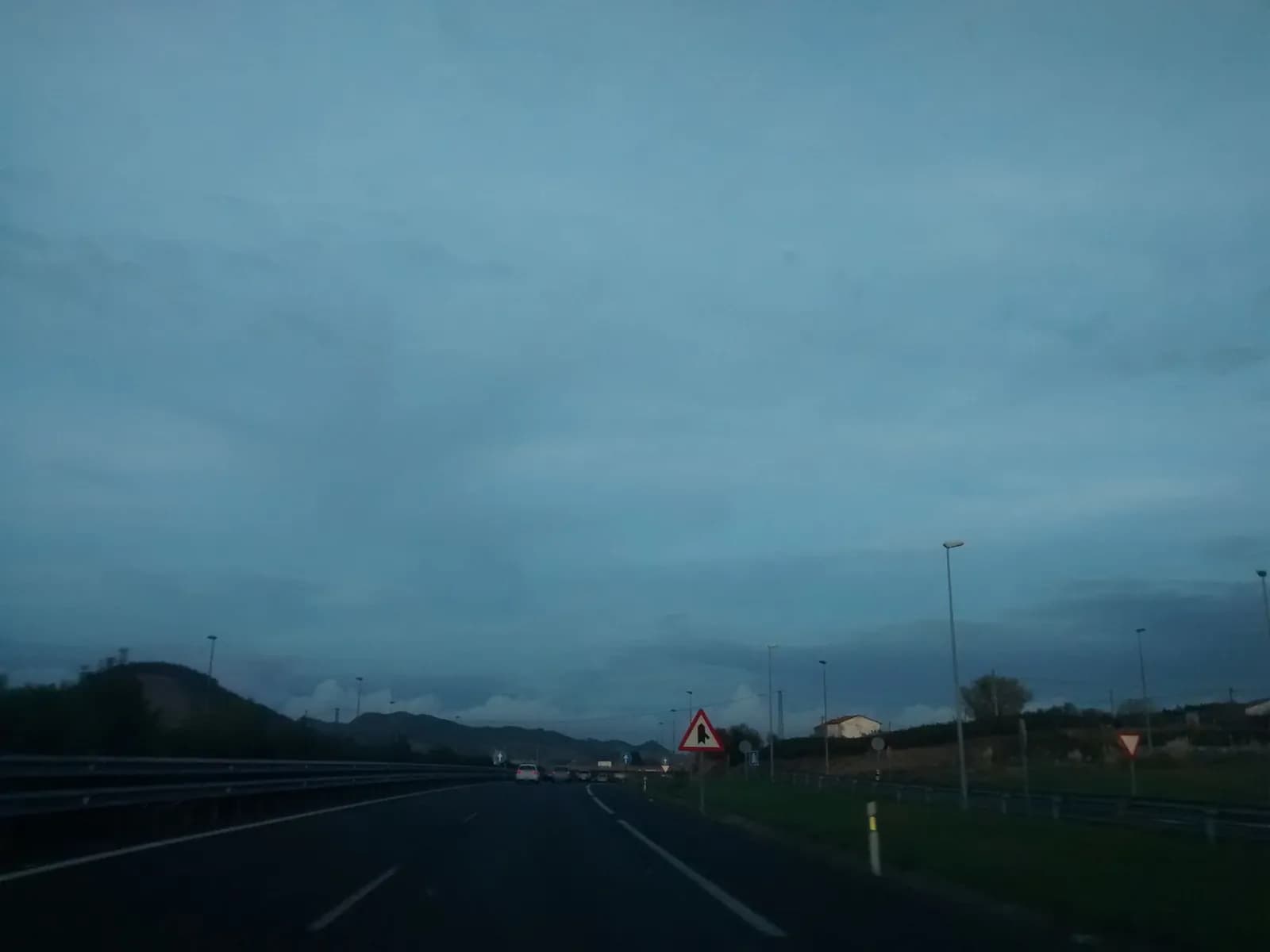 Aparcamiento gratuito en Autovía Cantabria - Meseta en Miengo (Cantabria)