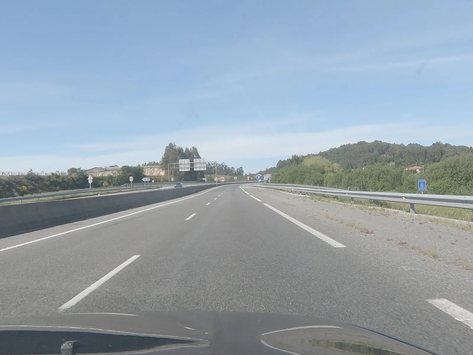 Aparcamiento gratuito en Autovía de Salnés en Ribadumia (Pontevedra)