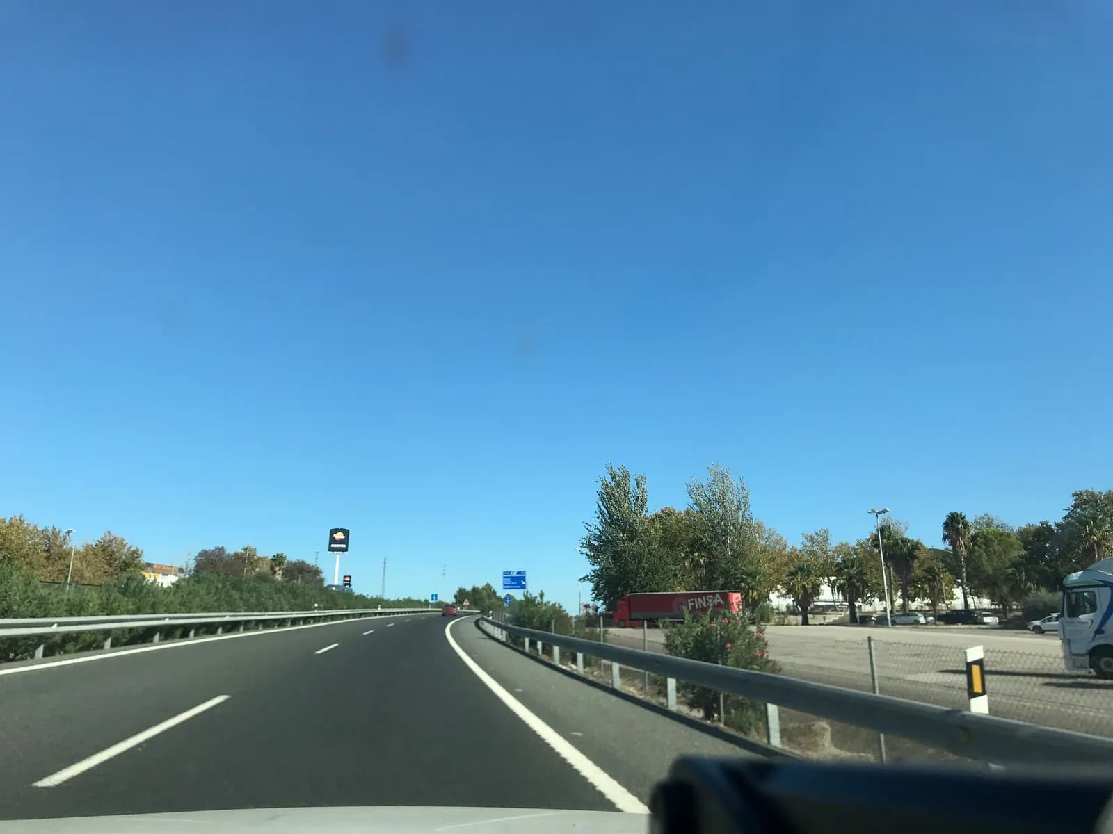 Aparcamiento gratuito en Autovía de Sevilla a Almería por Granada en Estepa (Sevilla)