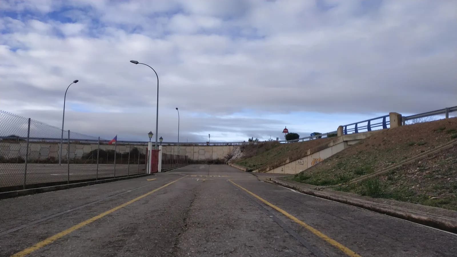 Aparcamiento gratuito en Autovía del Camino de Santiago en Hervías (La Rioja)