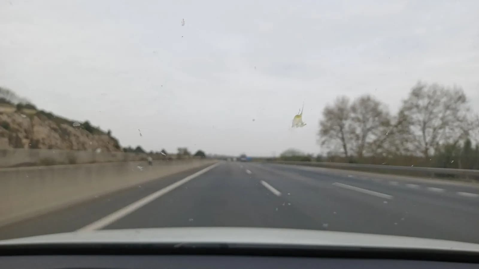 Aparcamiento gratuito en Autovía del Mediterráneo en Gavarda (Valencia)