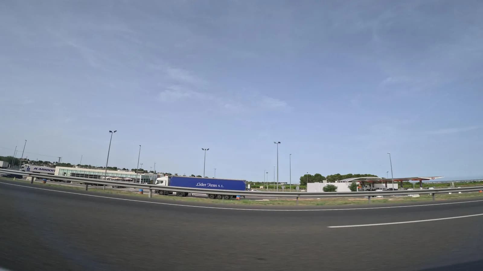 Aparcamiento gratuito en Autovía del Mediterráneo en Torrent (Valencia)