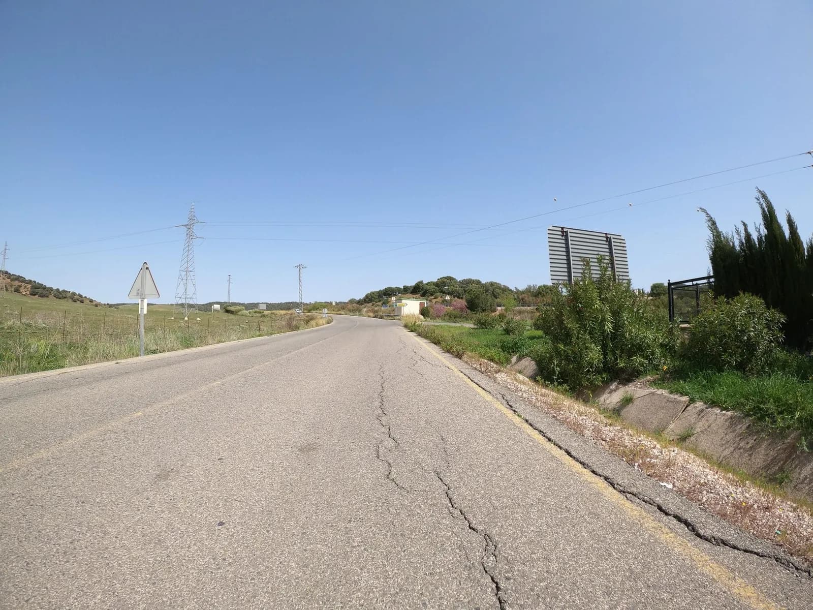 Aparcamiento gratuito en Autovía Jerez-Los Barrios en Alcalá de los Gazules (Cádiz)