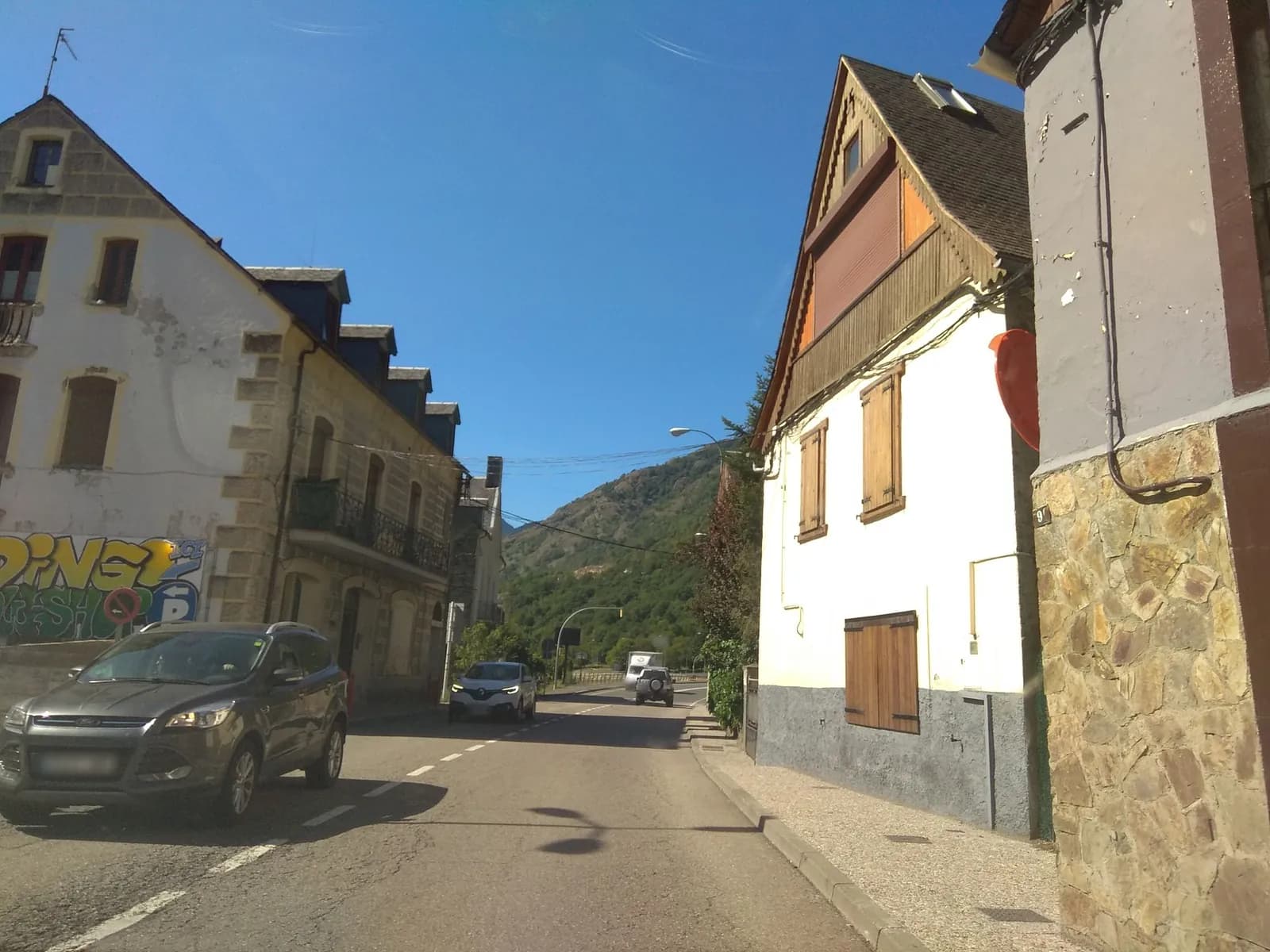 Aparcamiento gratuito en Avenguda de Sant Jaime en Les (Lleida)