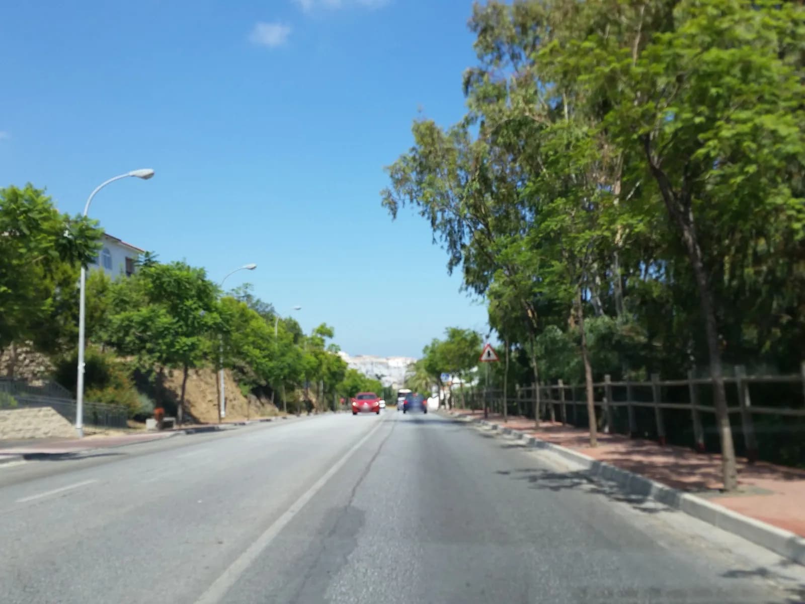 Aparcamiento gratuito en Avenida Arroyo Hondo en Benalmádena (Málaga)