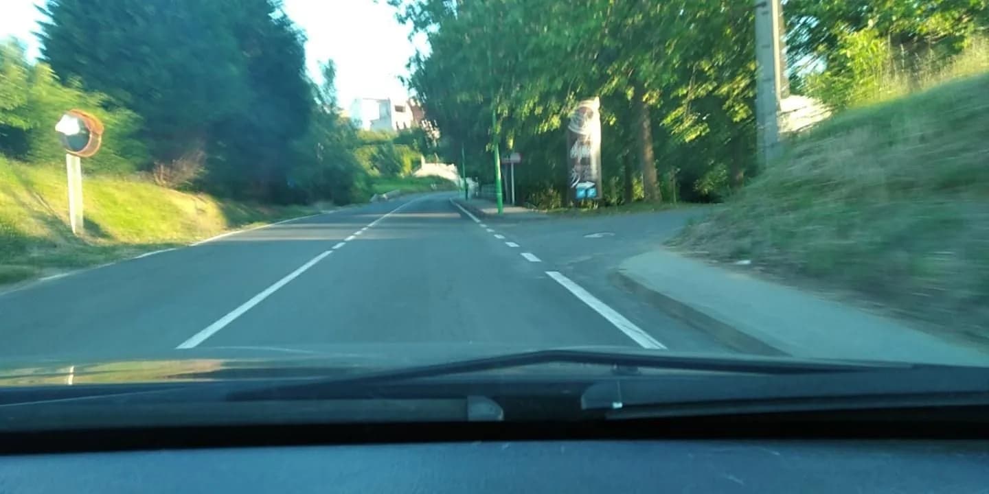 Aparcamiento gratuito en Avenida Carmen Estévez en Miño (A Coruña)