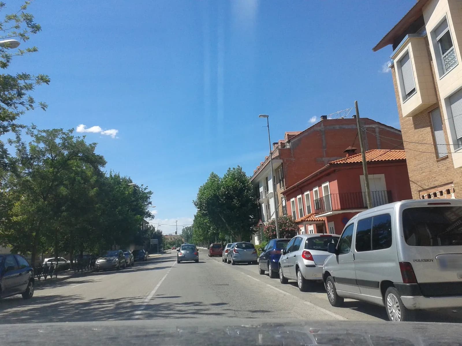 Aparcamiento gratuito en Avenida de América en Alovera (Guadalajara)