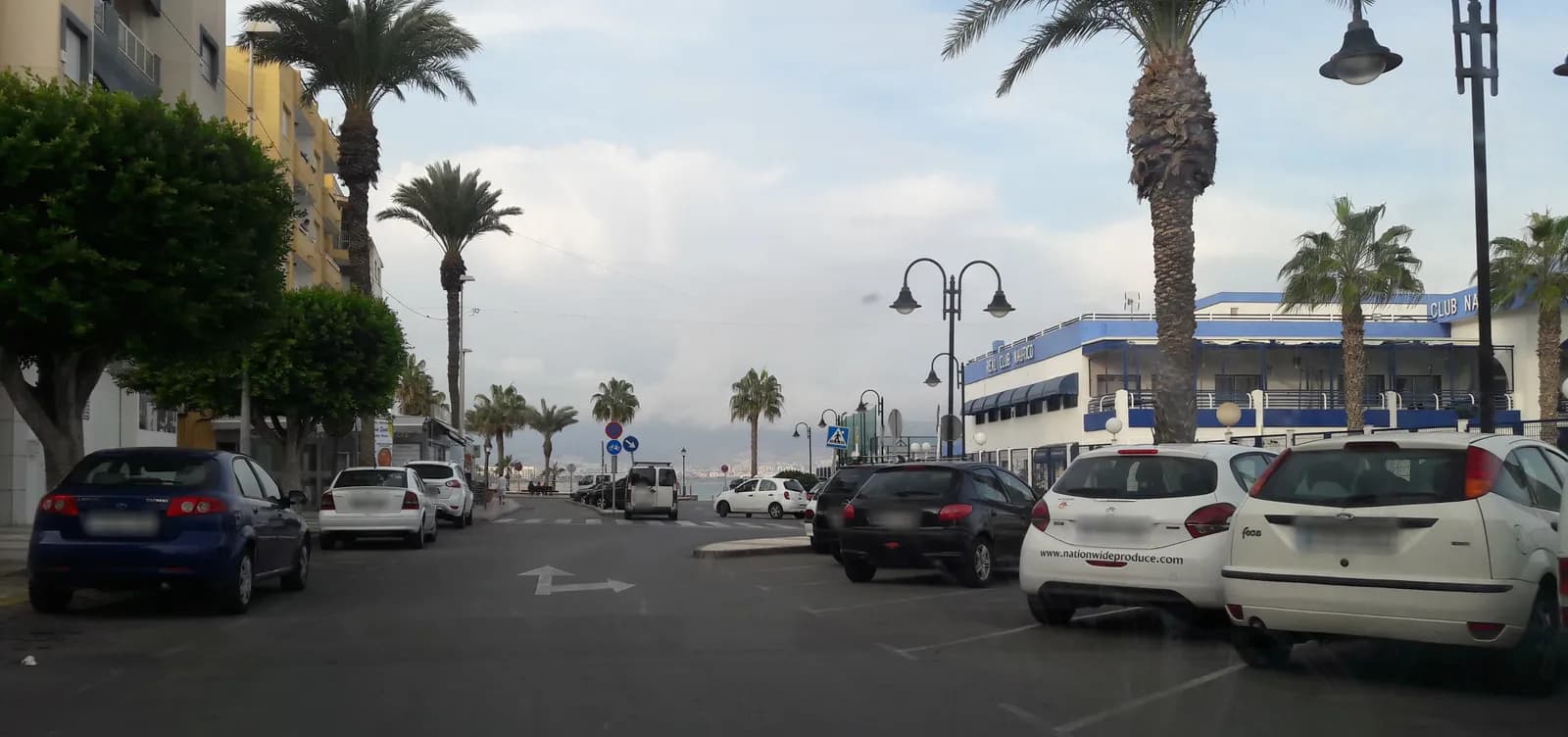 Parking gratis en Avenida Antonio Machado (Roquetas de Mar) en Roquetas de Mar (Almería)