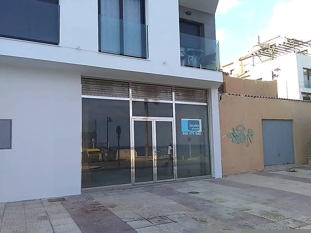 Aparcamiento gratuito en Avenida de Antonio Machado en Roquetas de Mar (Almería)