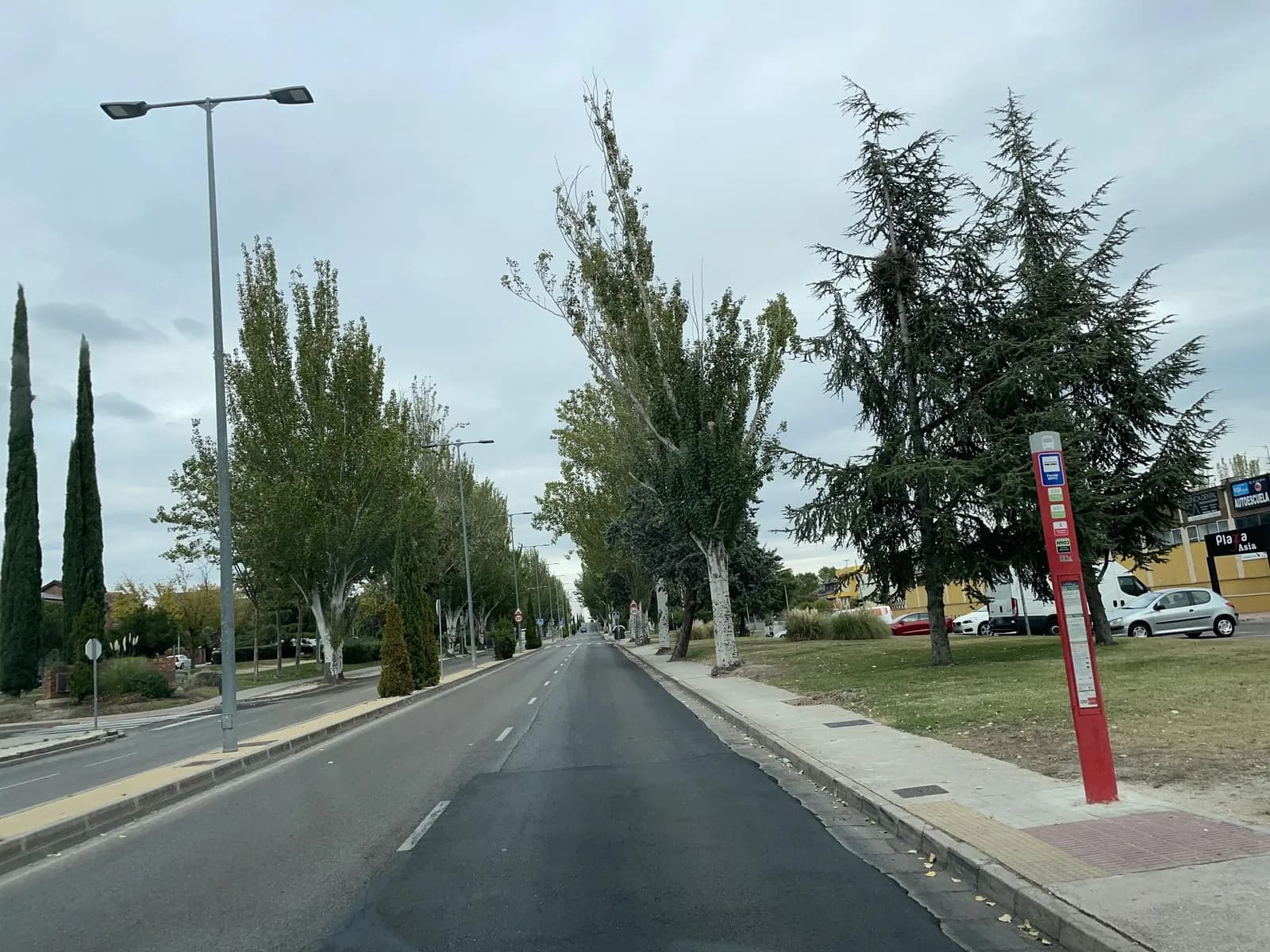 Aparcamiento gratuito en Avenida de Atenas en Torrelodones (Madrid)