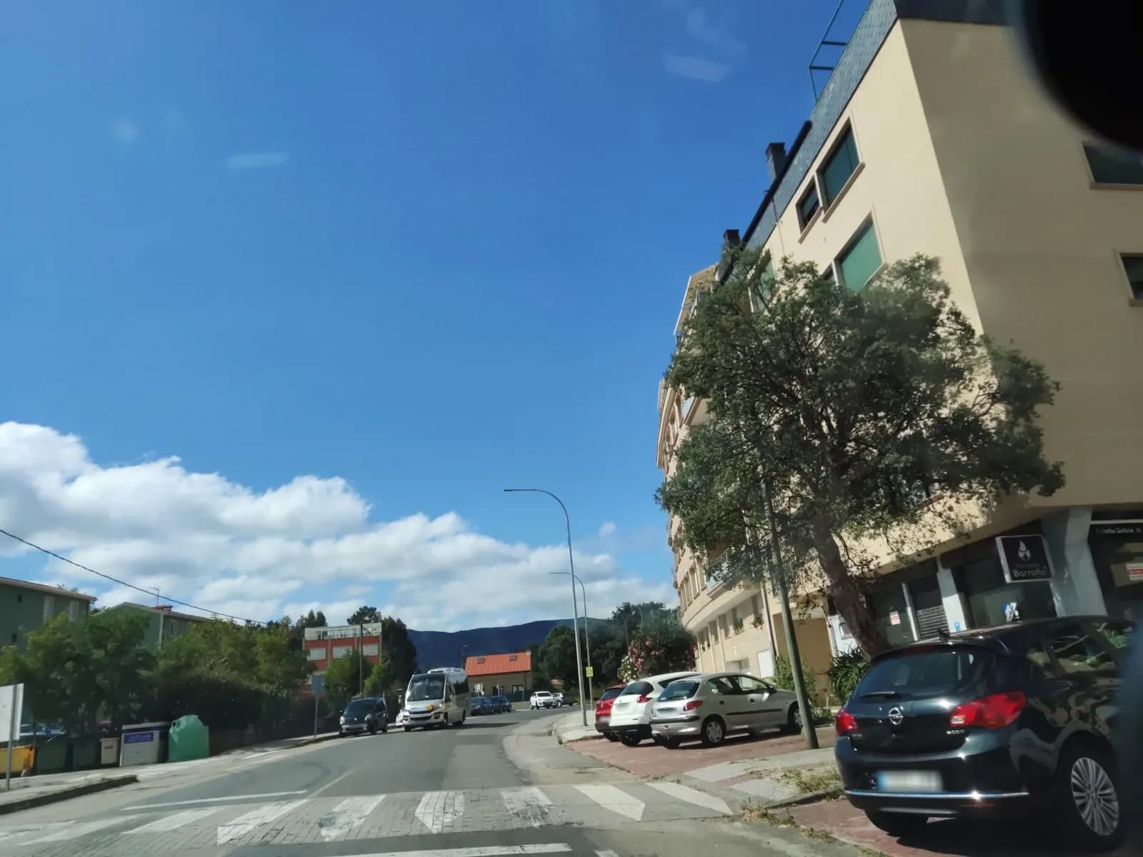 Aparcamiento gratuito en Avenida de Barraña en Boiro (A Coruña)