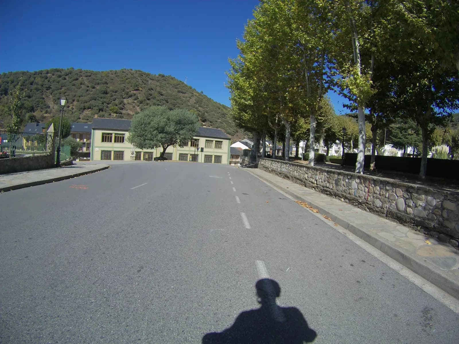Aparcamiento gratuito en Avenida de Bernardo Díaz Ovelar en Villafranca del Bierzo (León)