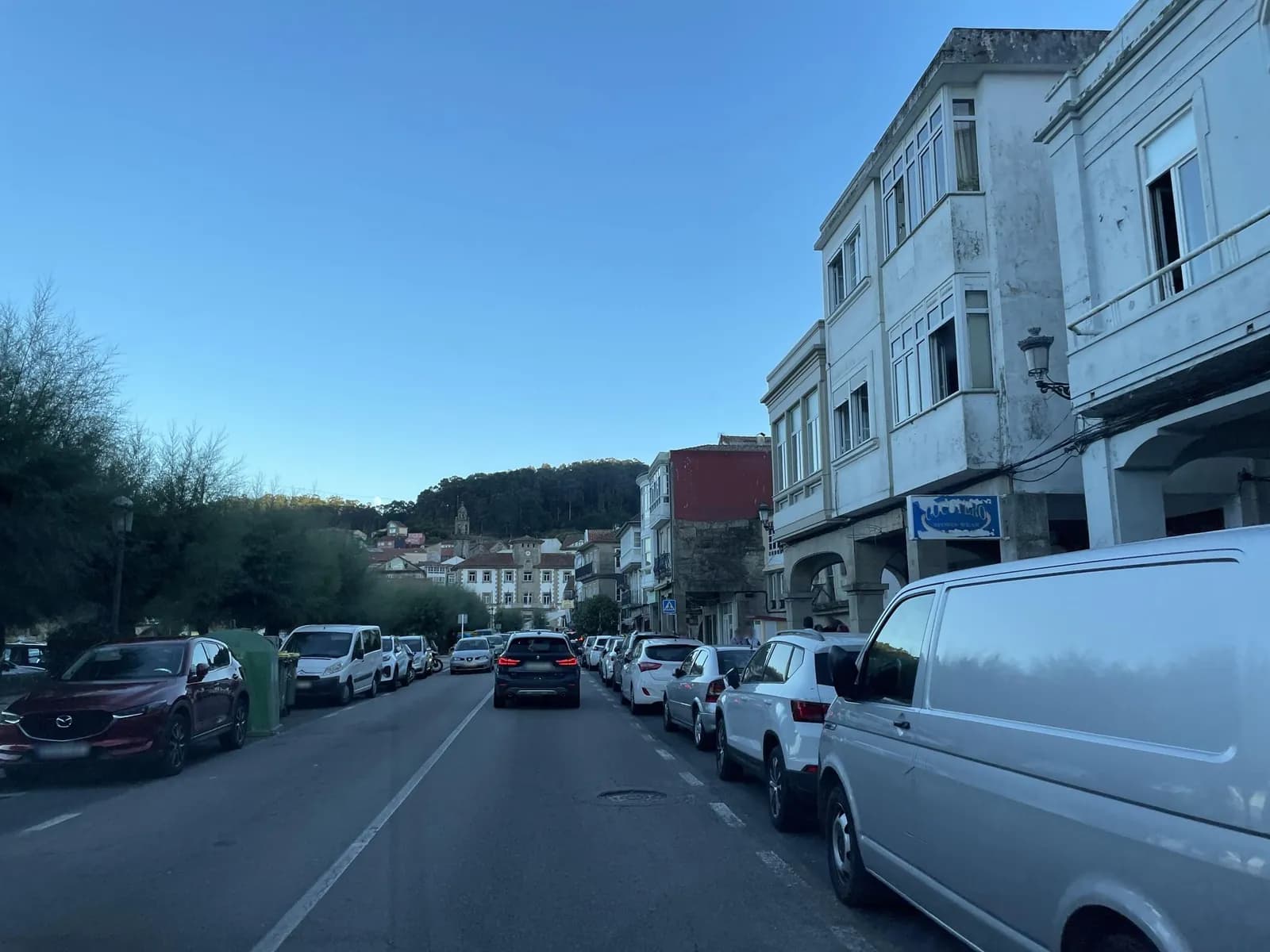 Aparcamiento gratuito en Avenida de Castelao en Muros (A Coruña)