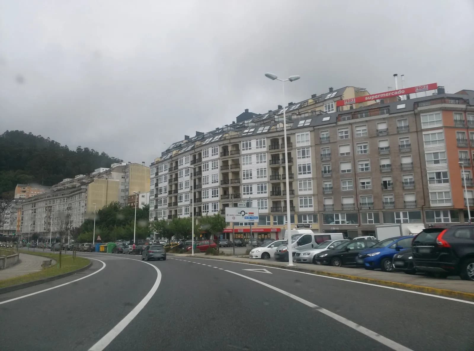 Aparcamiento gratuito en Avenida de Ferrol en Viveiro (Lugo)