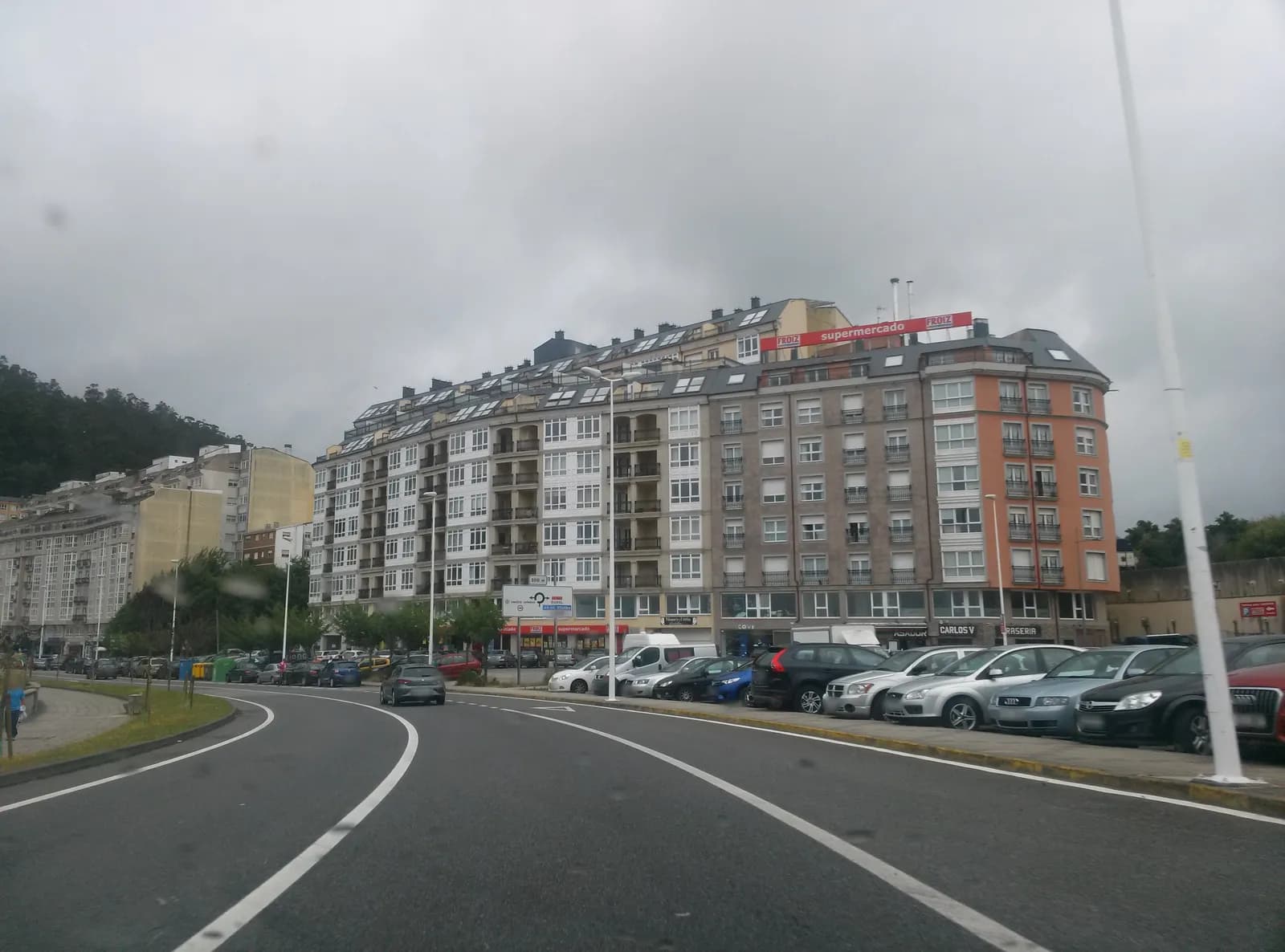 Parking gratuito de 750 plazas en Avenida de Ferrol, Viveiro en Viveiro (Lugo)